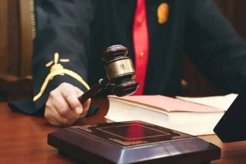 北京女子请假陪女儿高考被开除，官司一路打到高院(图1)